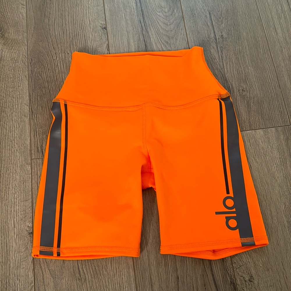 ALO ORANGE BIKER SHORTS, XXS GREAT CONDITION!!